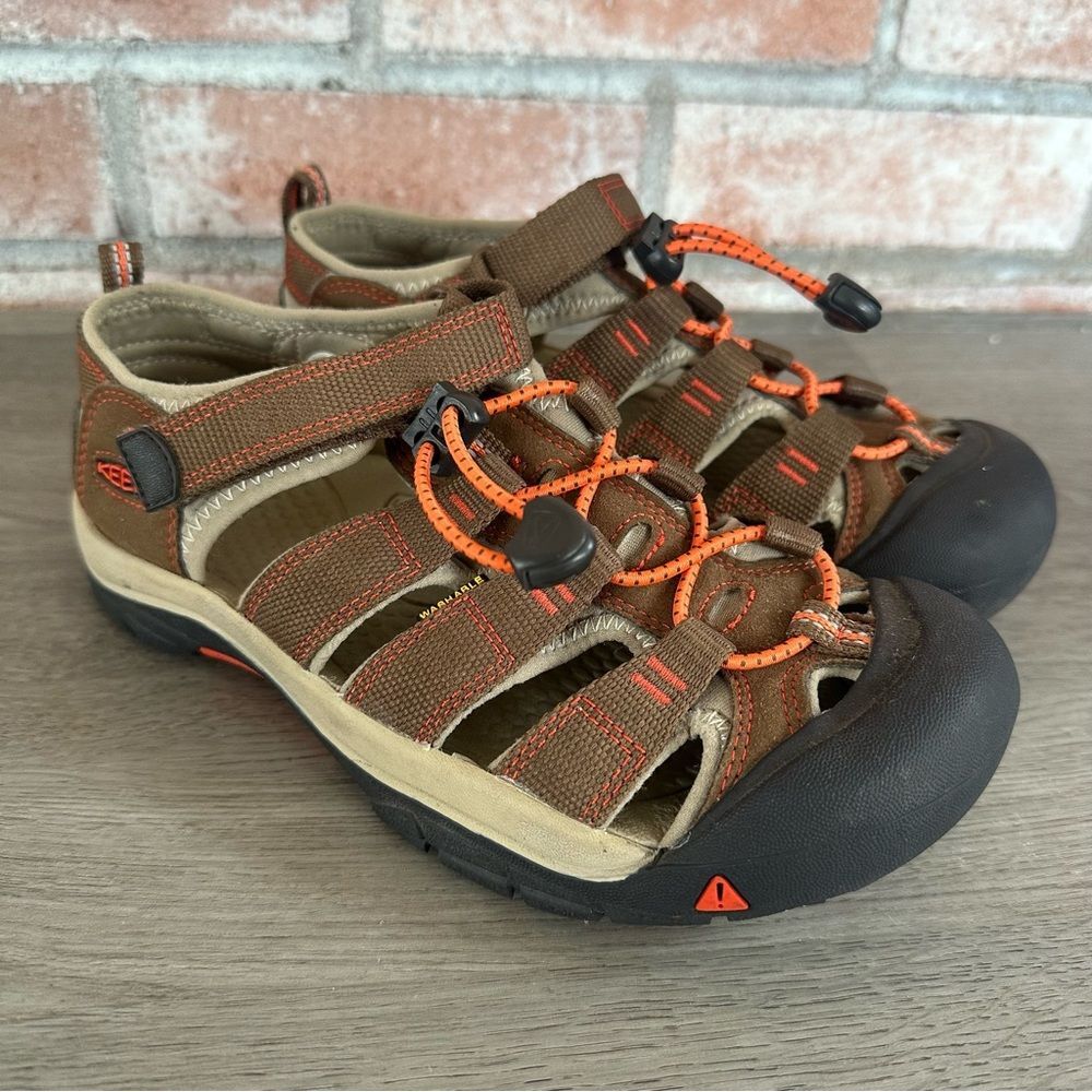 Keen Newport H2 Waterproof Hiking Sandals Youth 4 Brown Closed Toe Outdoors Gorp